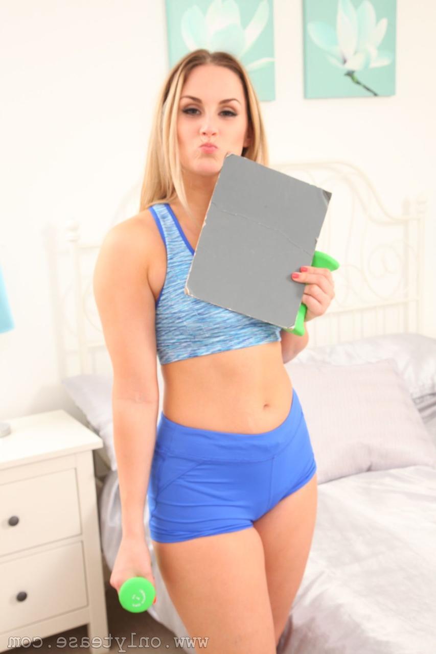 20P A bunch of good looking babes posing in sexy lingerie behind the scenes
