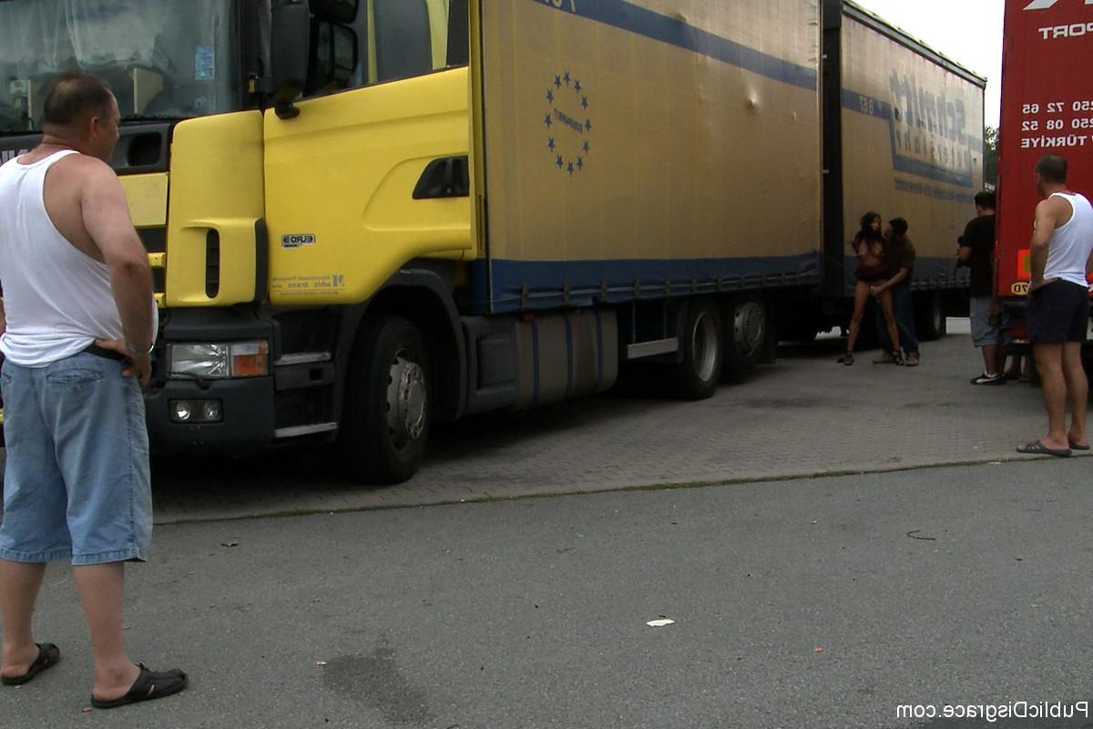 20P Öffentliche Schande Felicia, Tommy Pistol