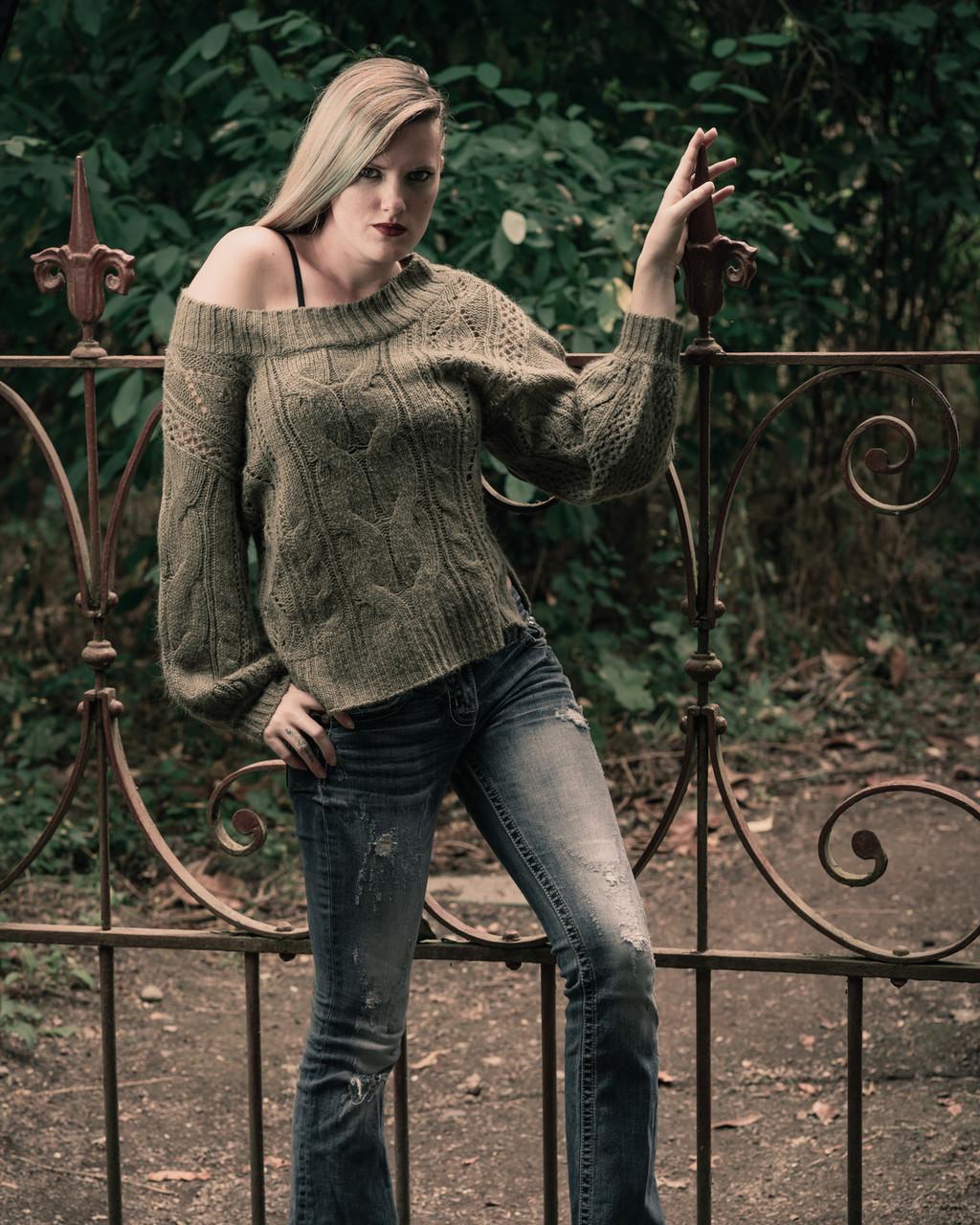 20P Blonde model posing in her green sweater and tight jeans in a solo