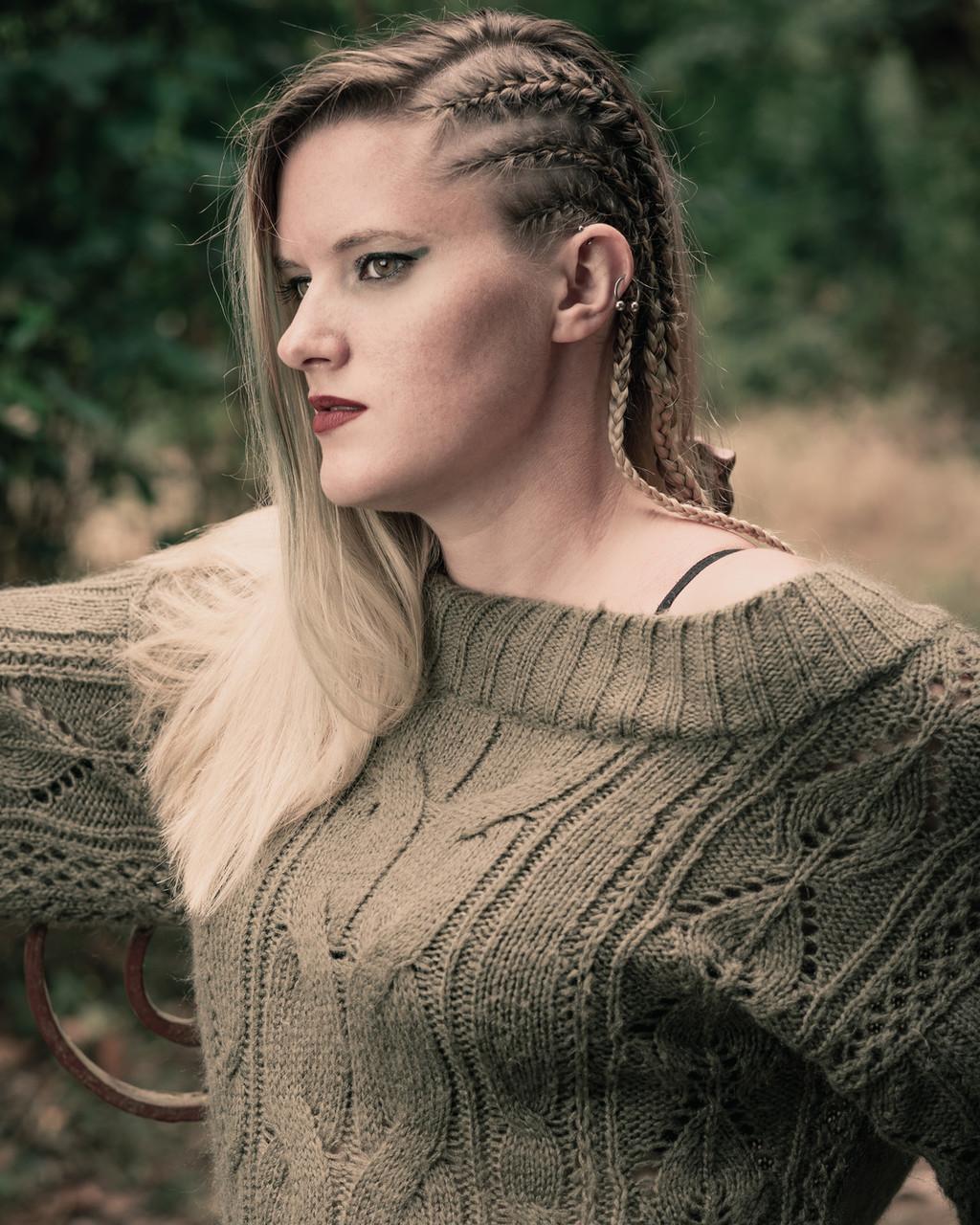 20P Blonde model posing in her green sweater and tight jeans in a solo