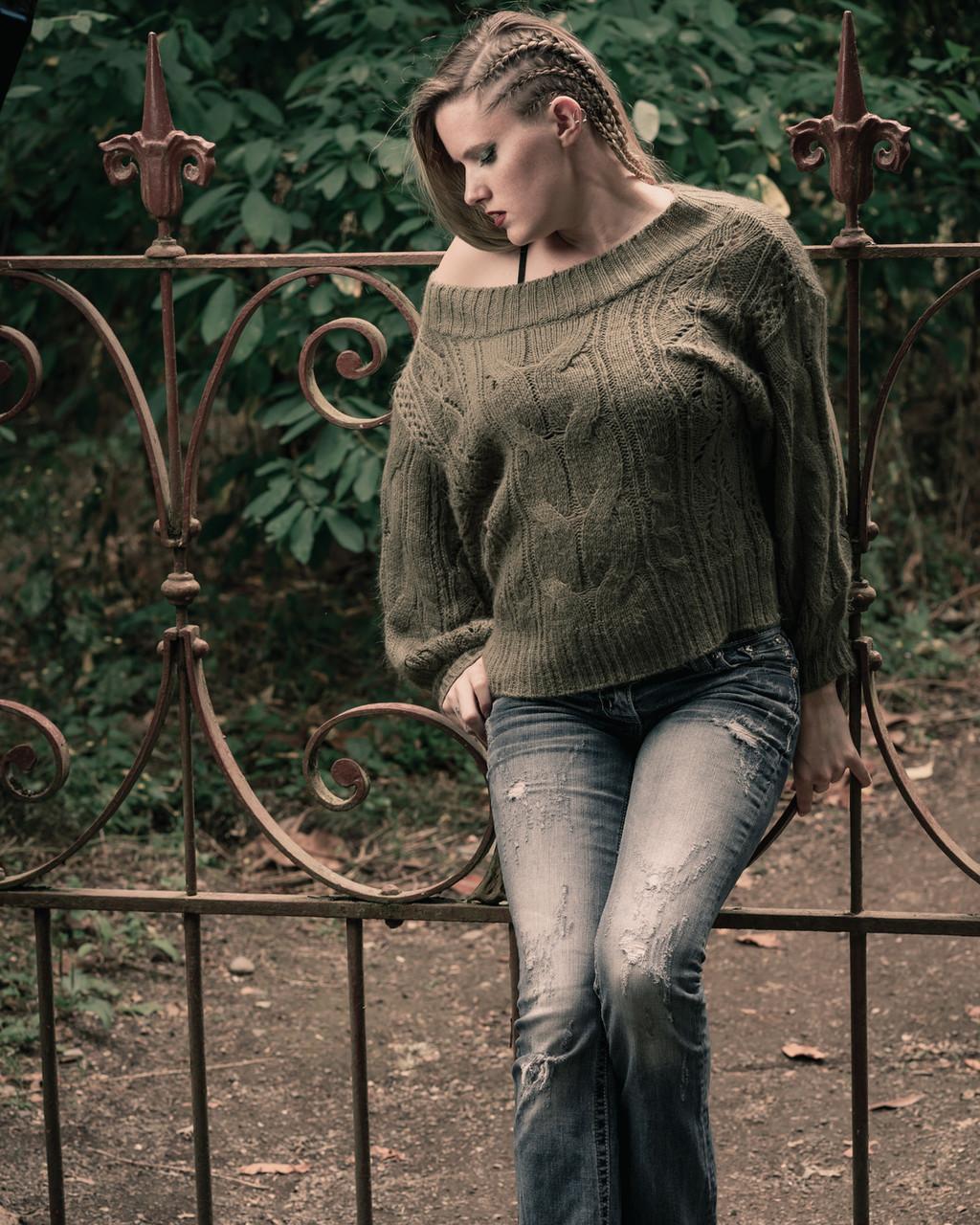 20P Blonde model posing in her green sweater and tight jeans in a solo