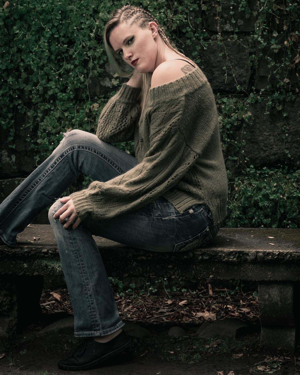 20P Blonde model posing in her green sweater and tight jeans in a solo