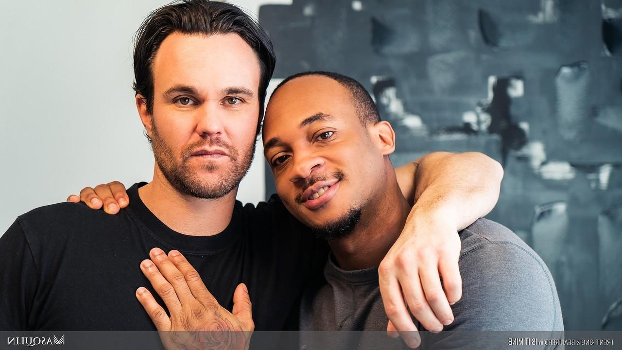 20P Colegas de quarto gays excitados Beau Reed e Trent Kingtoys seus idiotas com um vibrador