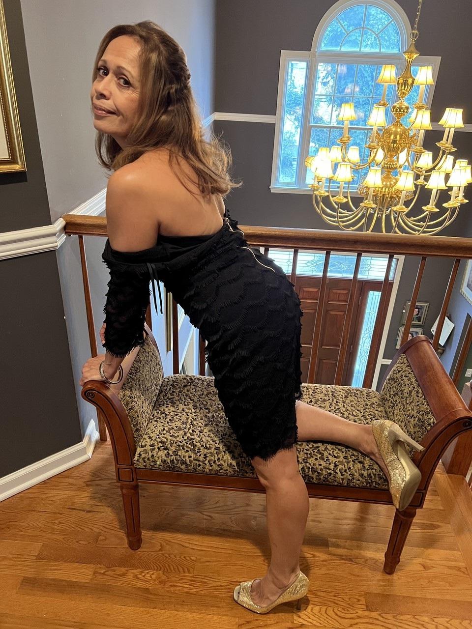 18P Linda amadora MILF Lourdes Rodriguez expõe seus seios flácidos e bunda redonda
