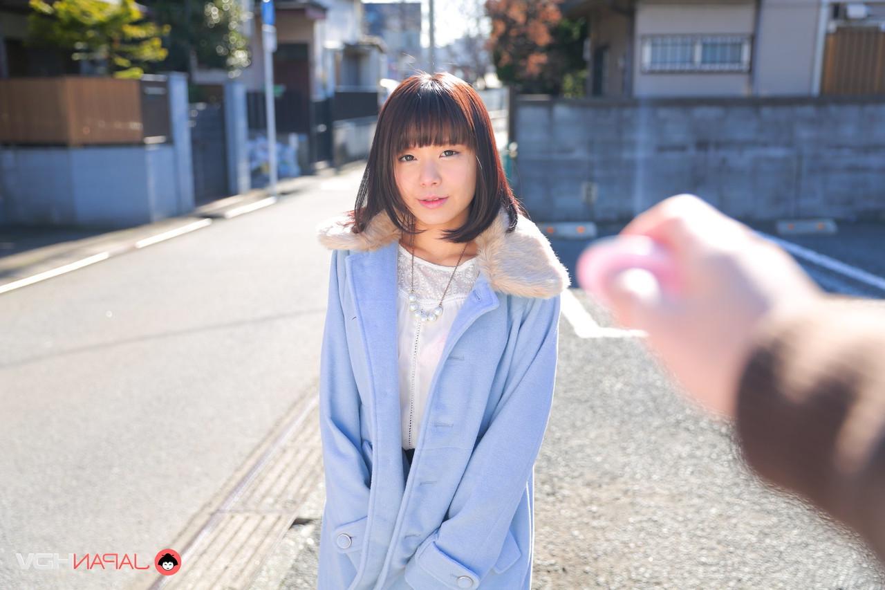15P かわいい日本の女の子、三浦春佳が公共の場でマンコを露出