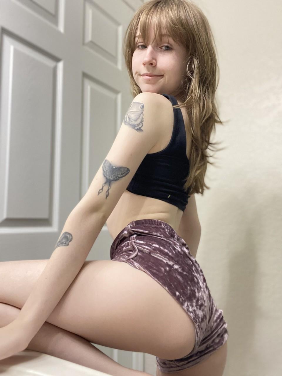 14P Amateur vixen Teensy Bella teasing with her firm booty in a solo
