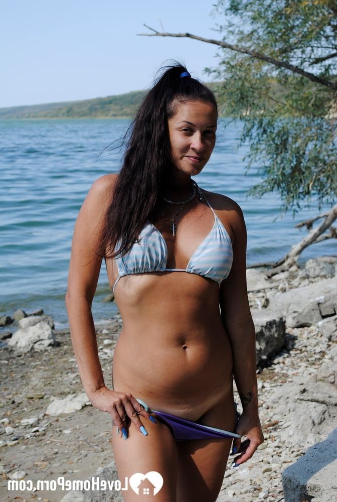 20P Sensational brunette babe exposing her attractive tanned body outdoors