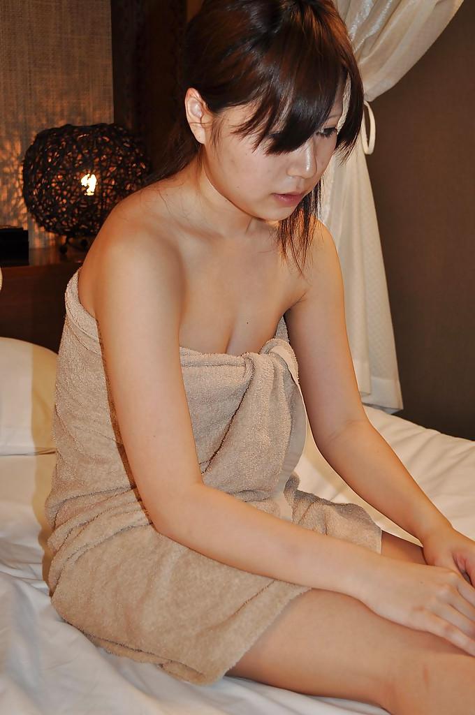 16P Asian MILF Yoko Okada has some pussy fingering fun after bath