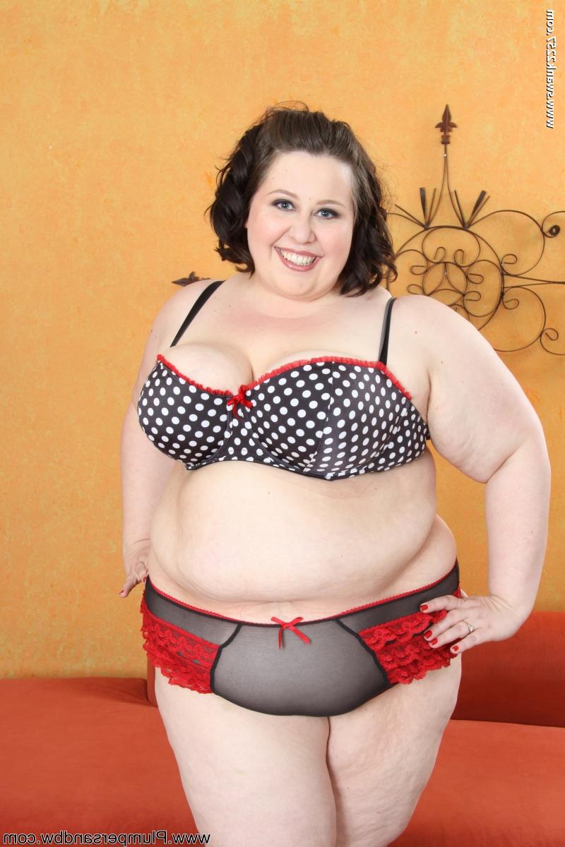 20P La charmante BBW Jelli Bean se fait baiser la bouche, la grosse chatte et les gros seins