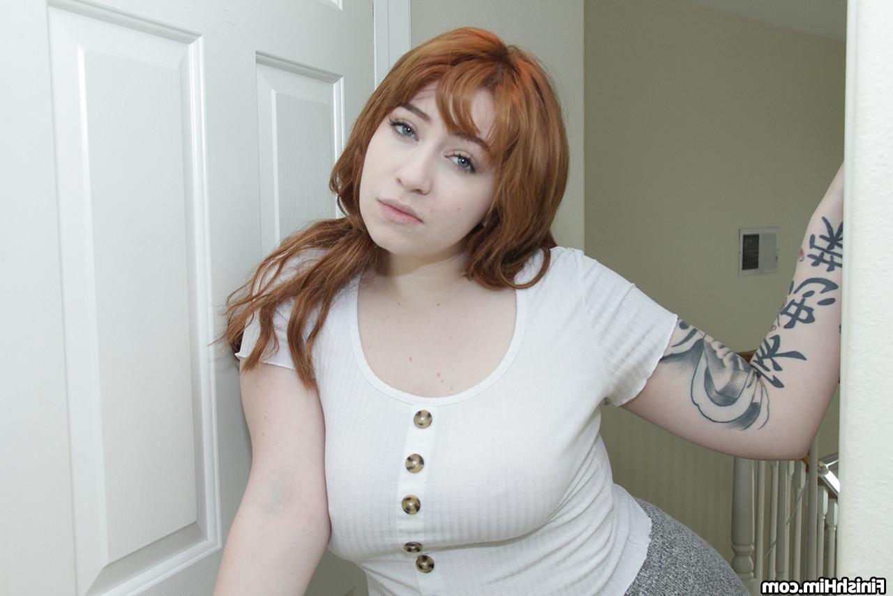 12P Curvy redhead with tattoos Amilia Onyx gives her stepbrother a blowjob