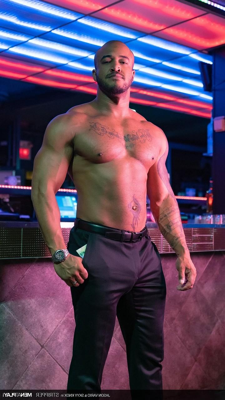 20P Die versauten schwulen Stripper Jason Vario und Skyy Knox ficken nach der Show hart