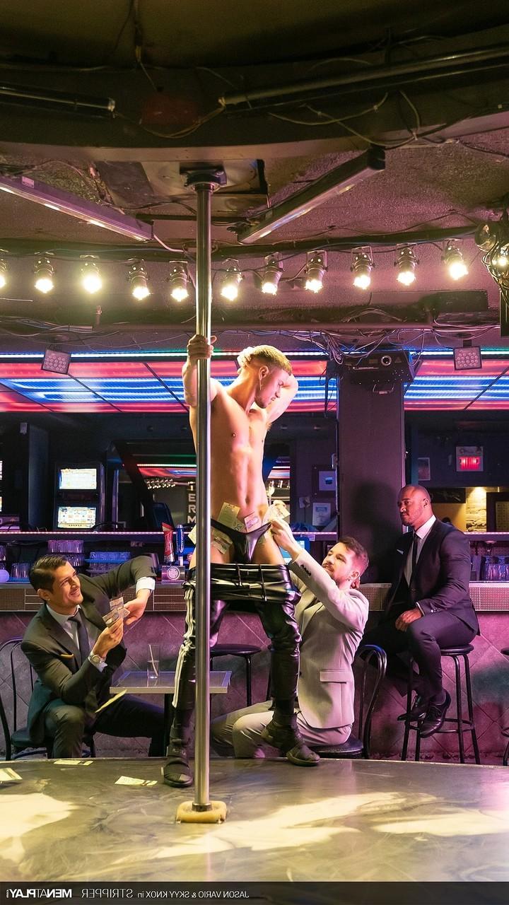 20P Die versauten schwulen Stripper Jason Vario und Skyy Knox ficken nach der Show hart