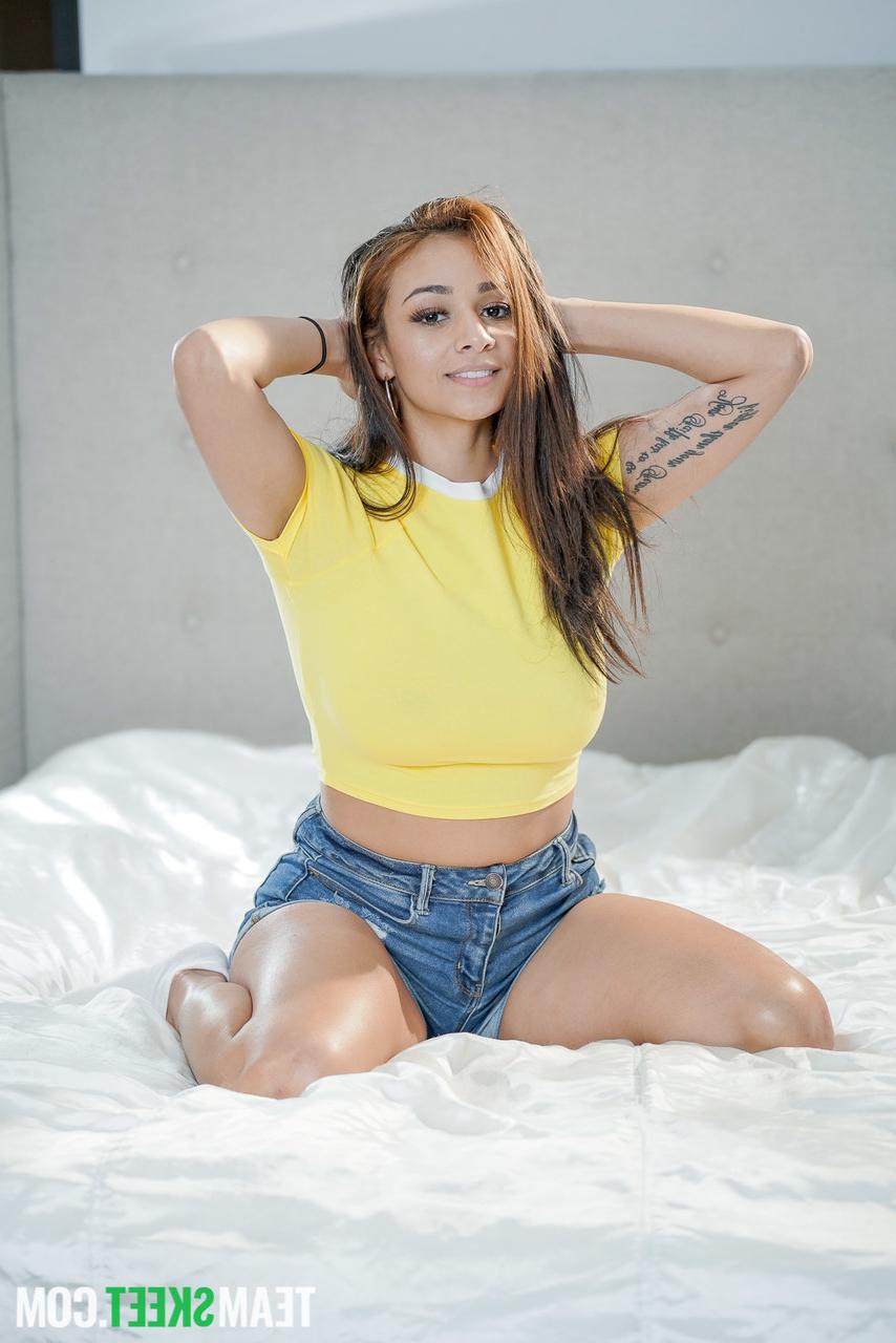 20P Sexy adolescente amadora Ali Cash recebe sua buceta gostosa e peitos grandes fodidos