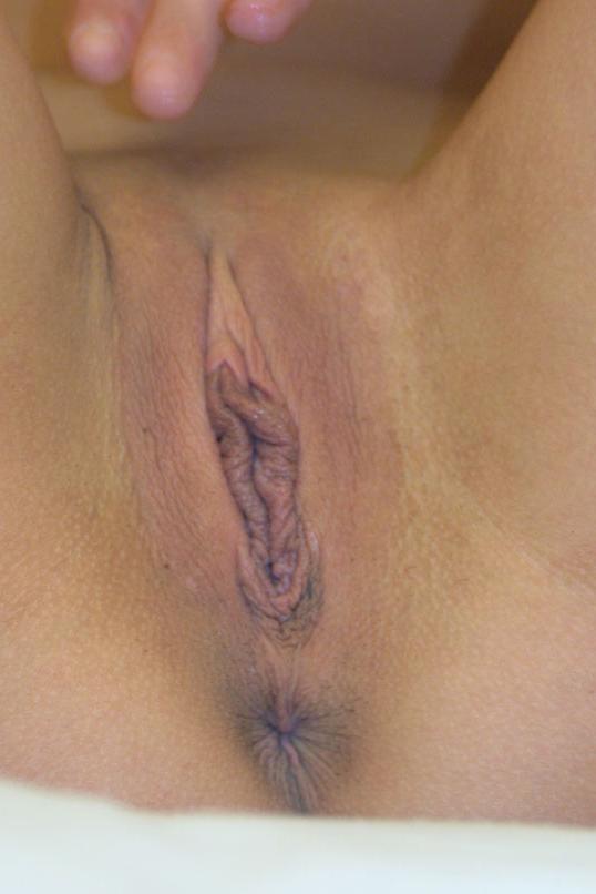 20P MILF asiática muito gostosa Jayna Oso expõe seus seios pequenos e poses