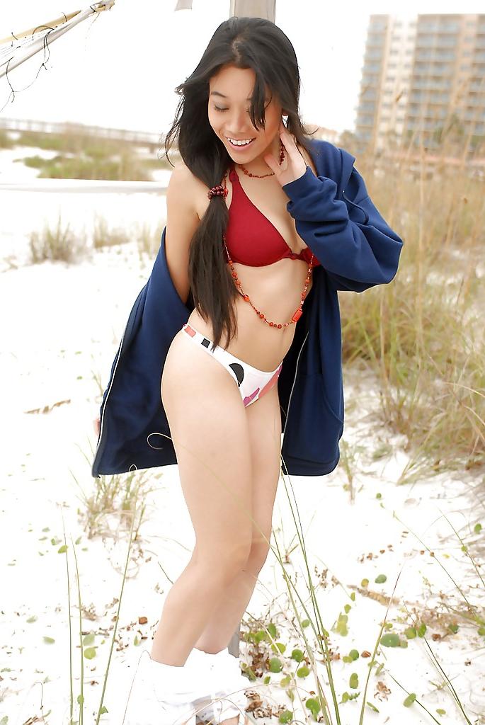 16P Clothed babe Annie Tee loves undressing her lingerie outdoor