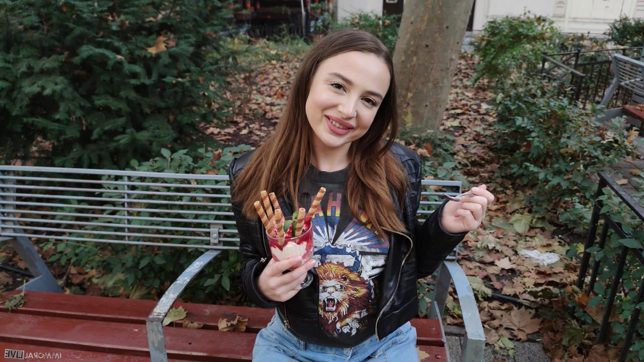 20P PAWG Kylie Green wird von Fremden, die sie gerade kennengelernt hat, am Spieß gebraten und vollgespritzt