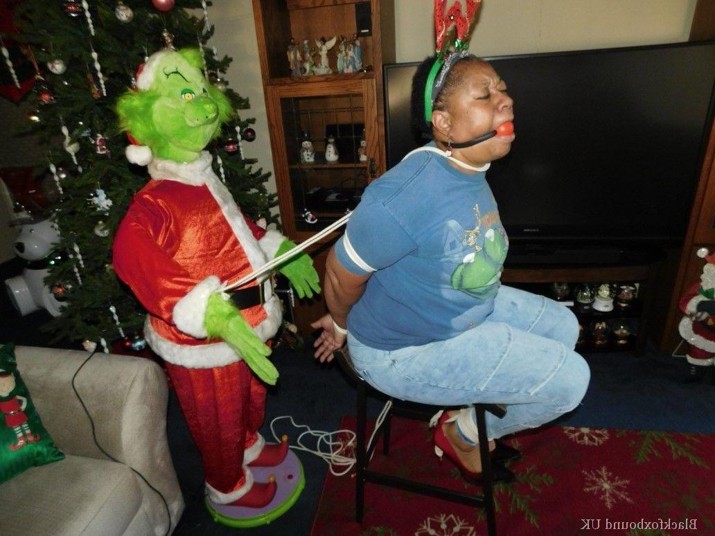 16P Mulher com excesso de peso é amordaçada e amarrada pelo Grinch no Natal