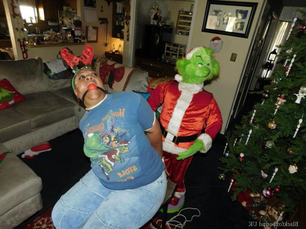 16P Mulher com excesso de peso é amordaçada e amarrada pelo Grinch no Natal