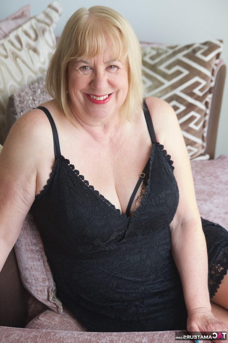 16P Mature British BBW Speedy Bee fondles her breasts during solo action
