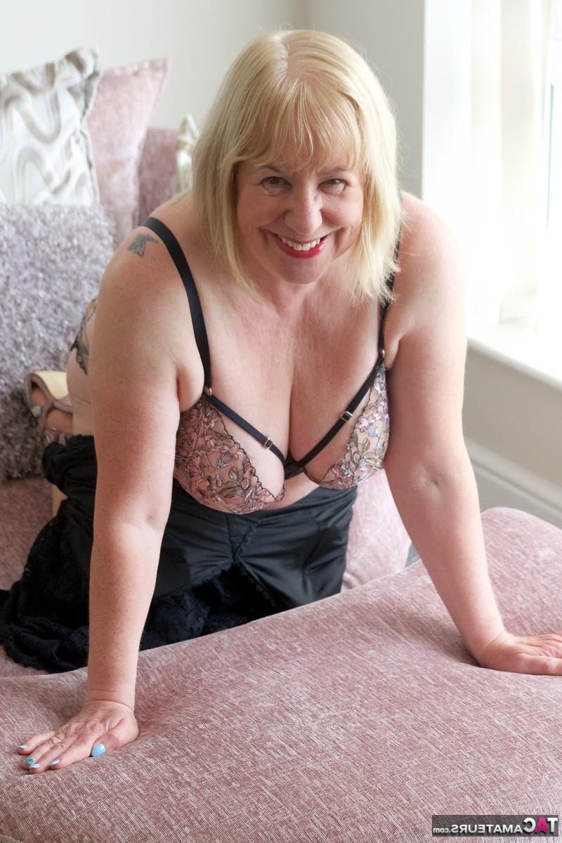 16P Mature British BBW Speedy Bee fondles her breasts during solo action