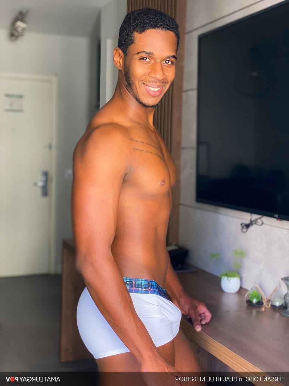 20P Cara gay de ébano com um pau enorme Manuel Skye é desossado por um cara branco no POV