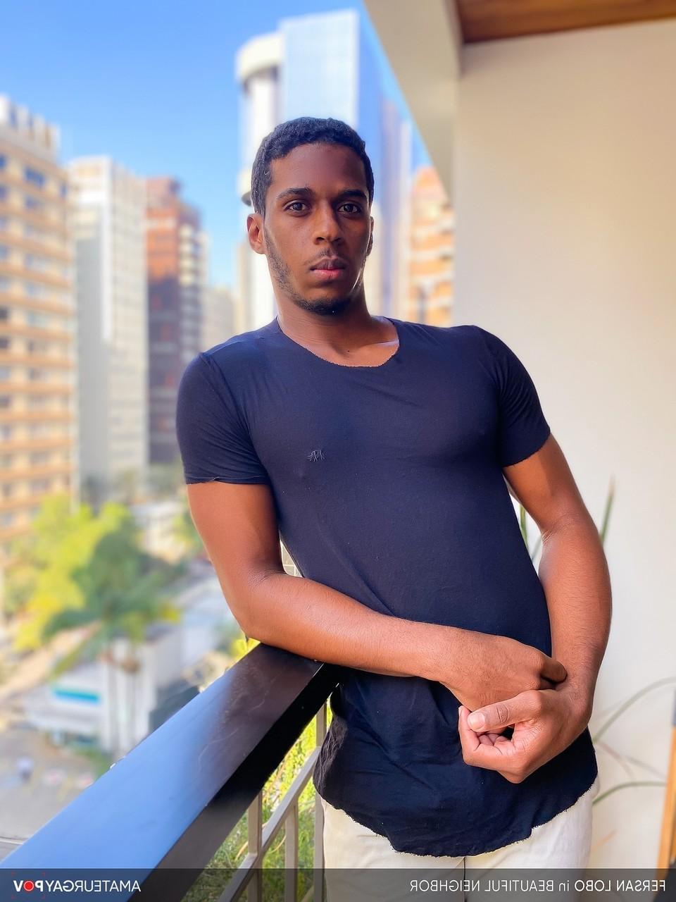20P Cara gay de ébano com um pau enorme Manuel Skye é desossado por um cara branco no POV