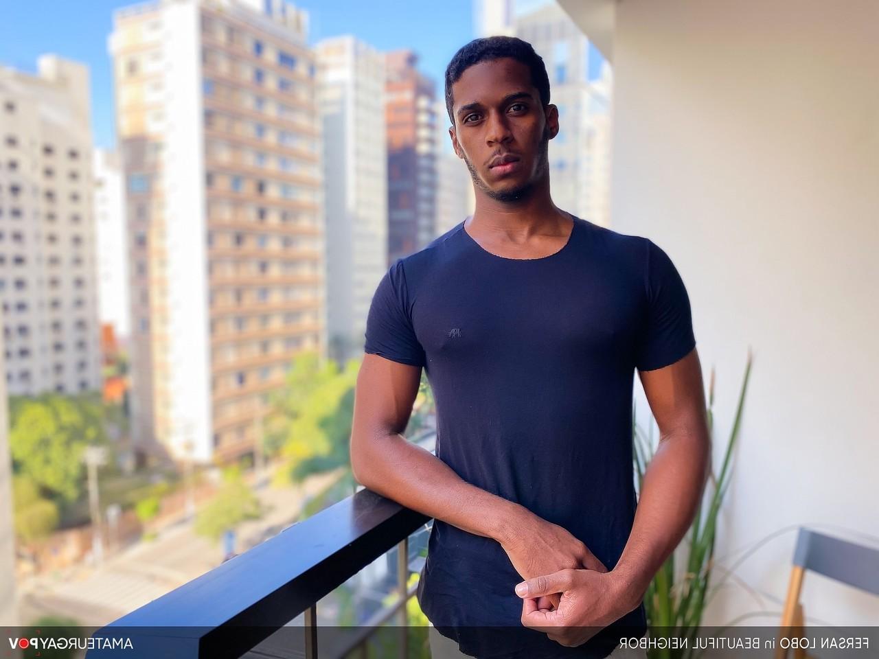 20P Cara gay de ébano com um pau enorme Manuel Skye é desossado por um cara branco no POV