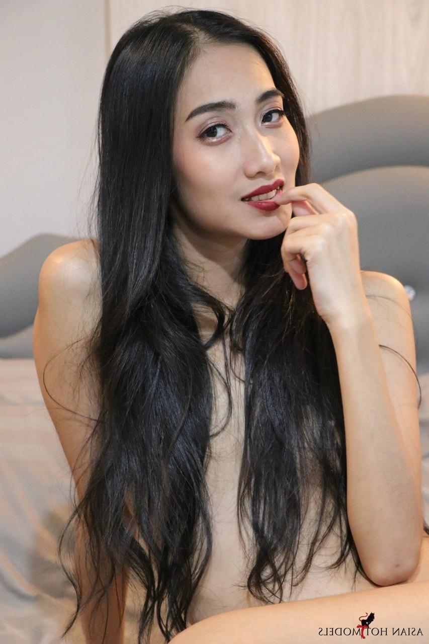 18P 可愛い女の子がホットなアジア人モデルのコンピレーションでおっぱいを露出させる