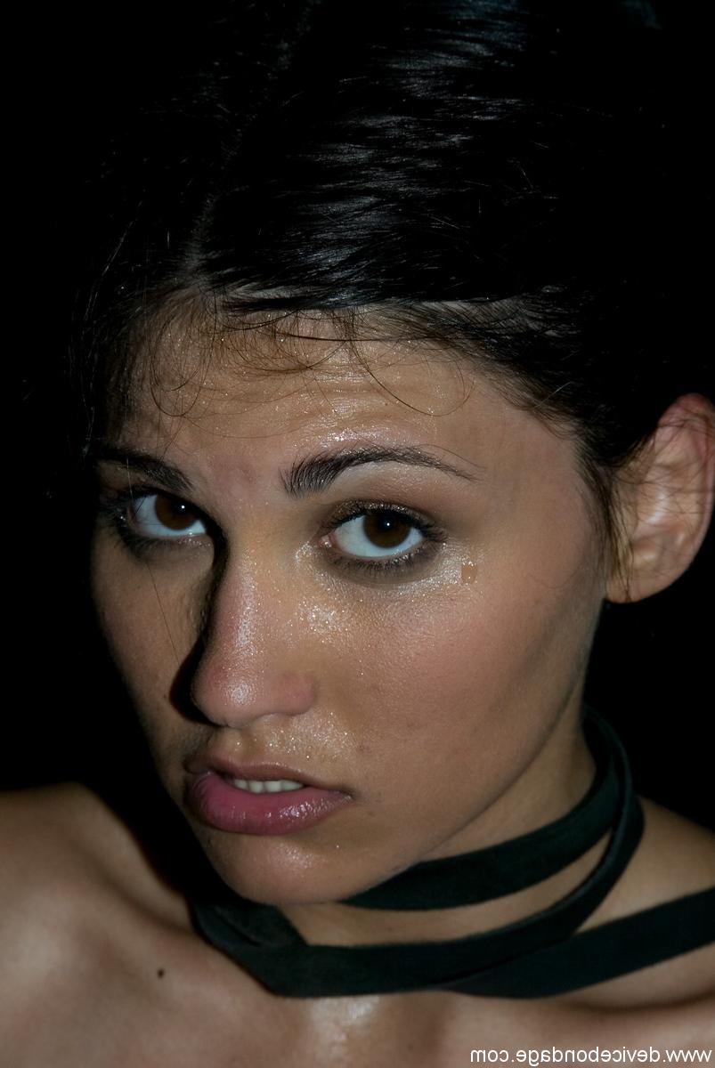 20P Linda e submissa gostosa Miss Jade Indica é chicoteada e humilhada