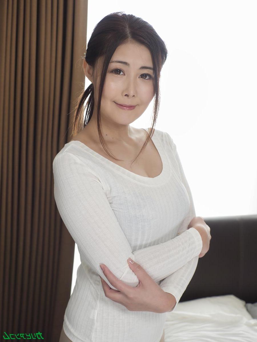 20P かわいいアジア人美女今田美玲がハードコアセックス後におっぱいにザーメンを発射