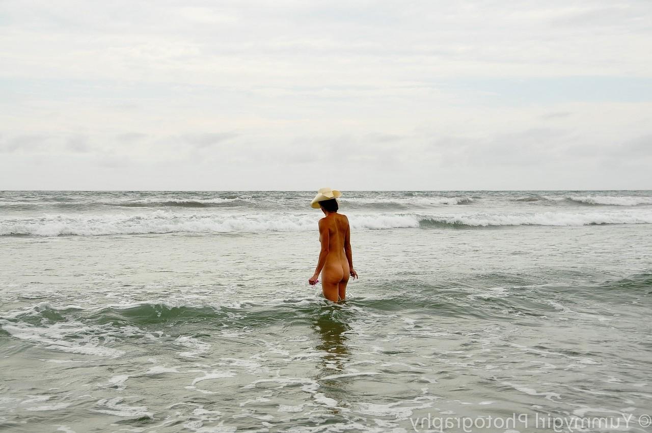 20P Tall MILF with a hat Sofie Marie posing butt naked on the sandy beach