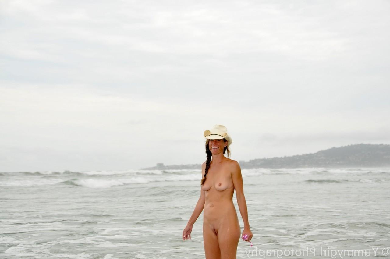 20P Tall MILF with a hat Sofie Marie posing butt naked on the sandy beach