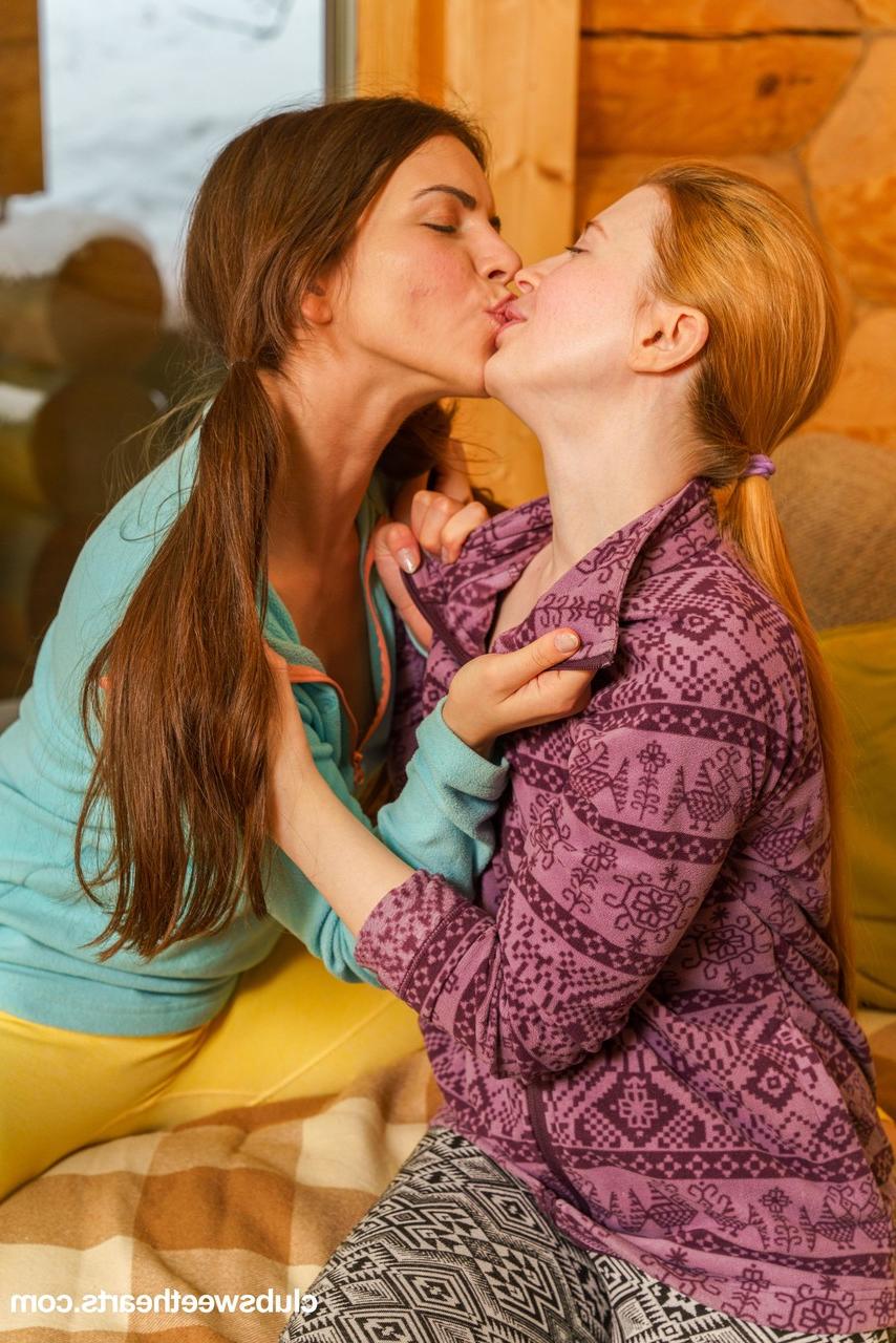 20P Hot European lesbians stripping & fucking in a winter vacation 4some