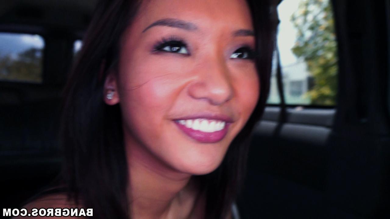 20P Die asiatische Schätzchen Alina Li wird auf der Ladefläche eines Lieferwagens abgeholt und gefickt