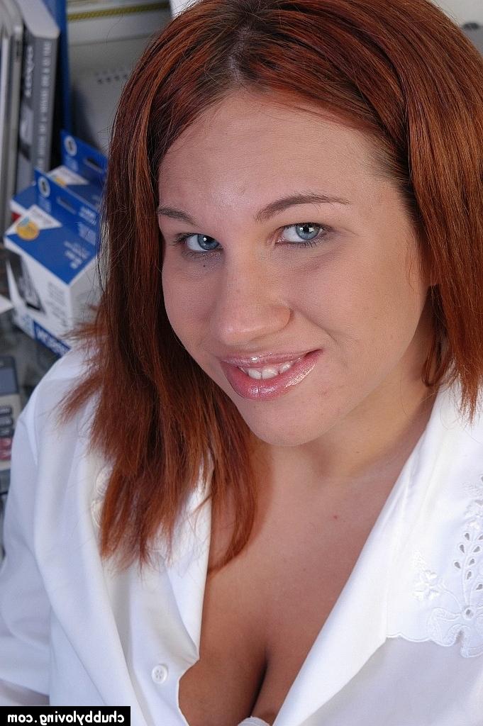 16P Chubby natural redhead Alyssa revealing floppy tits and pink cunt in office