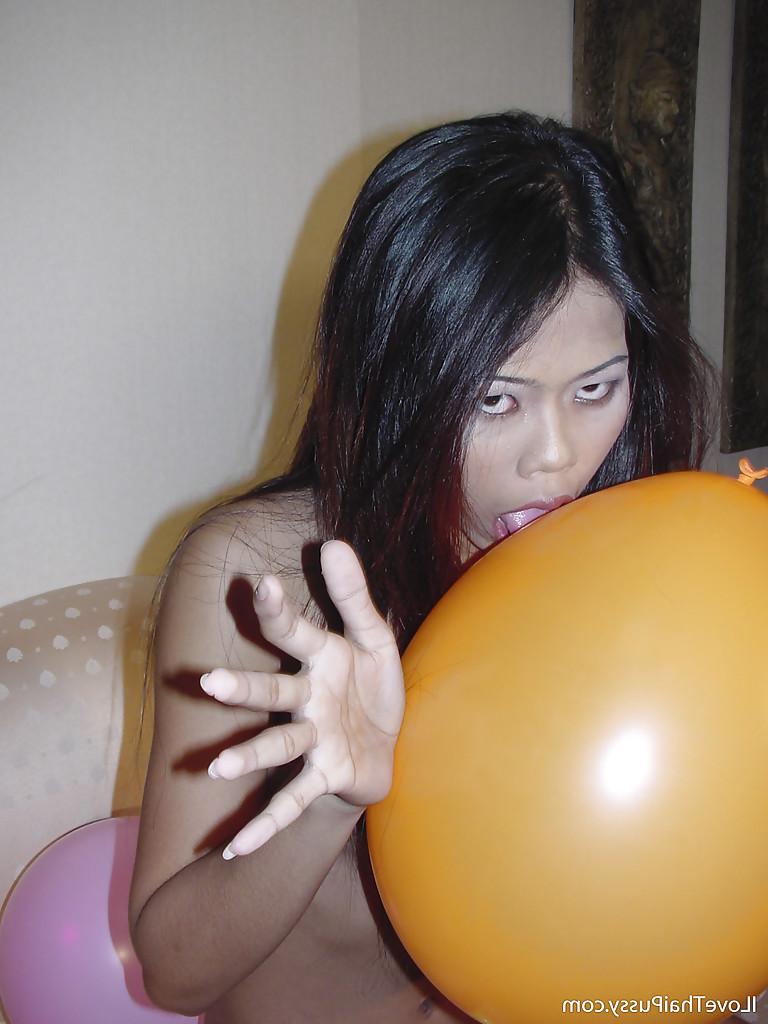 16P Slim and steamy thai lassie getting nude and playing with herself