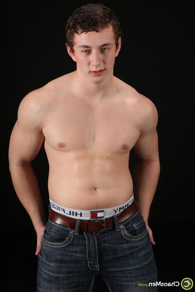 20P Good-looking gay guy Neil shows off his muscular body & his inviting big dick