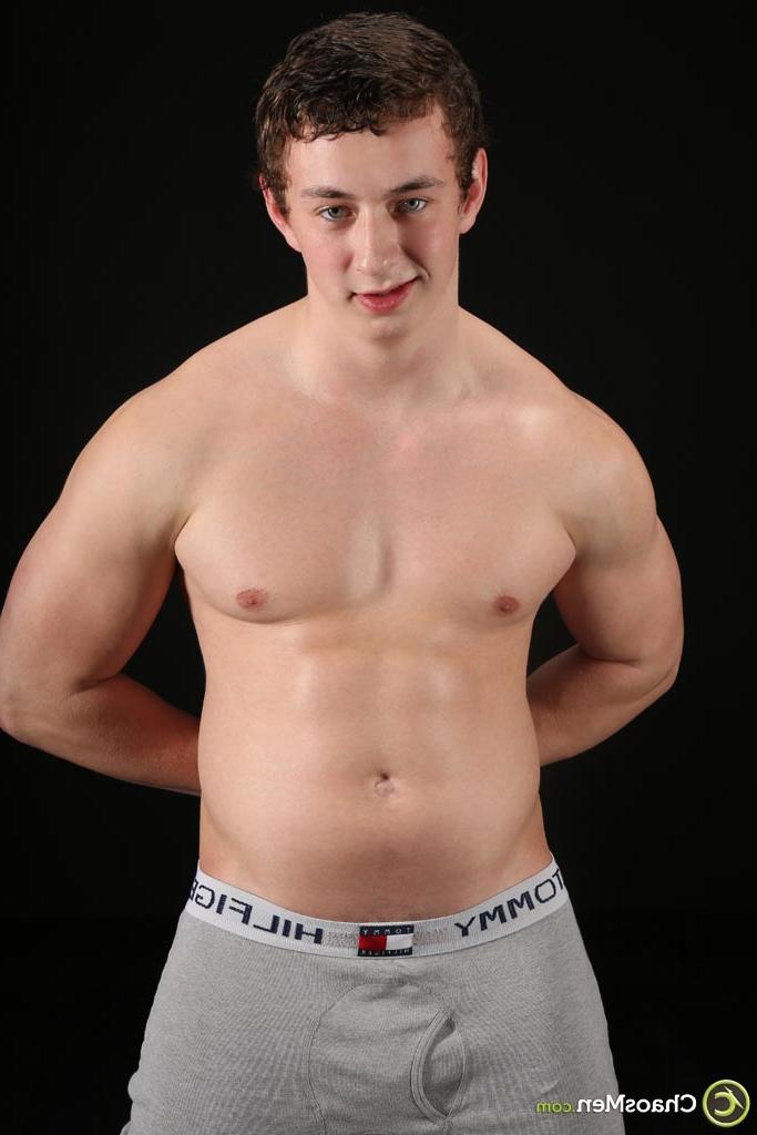 20P Good-looking gay guy Neil shows off his muscular body & his inviting big dick