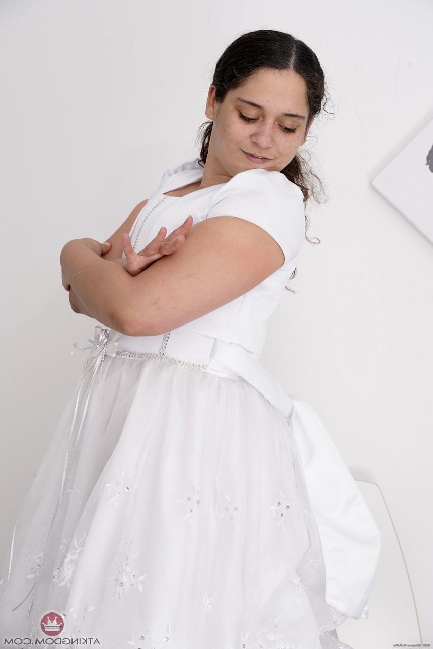 20P Chubby bride Ziggy Star doffs her wedding dress and spreads her hairy pussy
