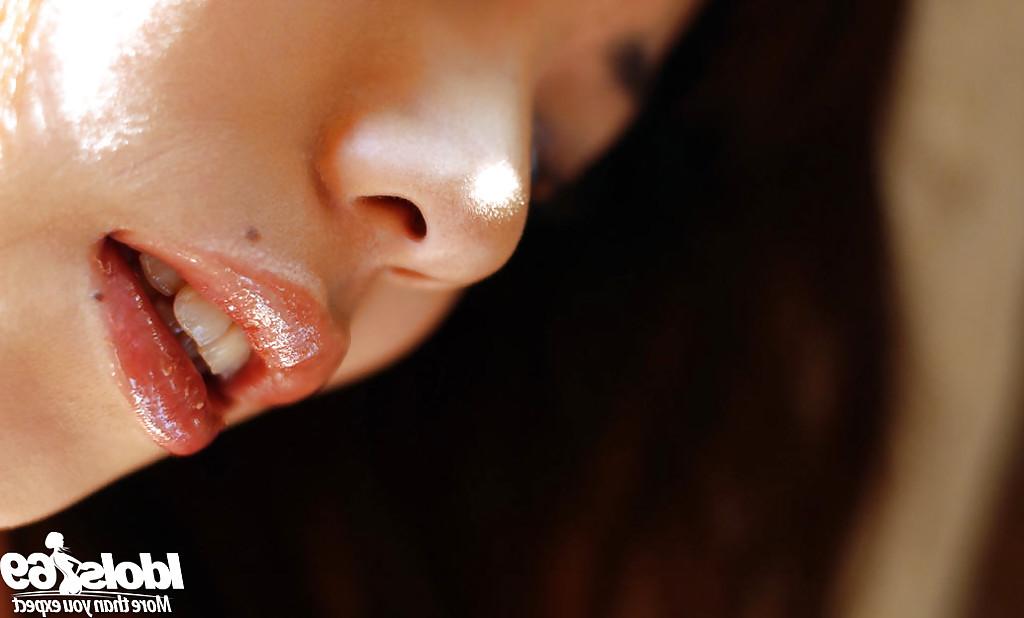 16P Adorável asiática gata Natsumi Mitsu tirando a roupa