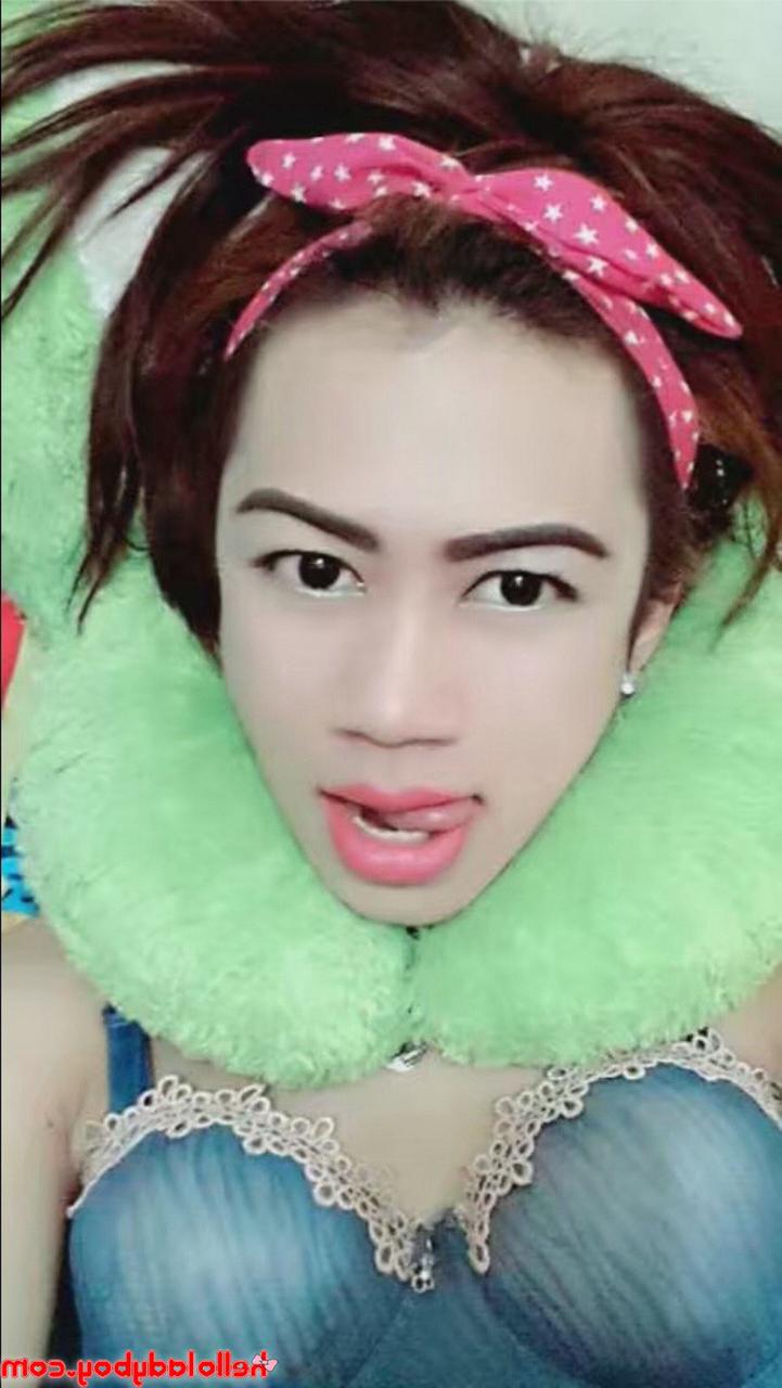 20P Pretty Asian ladyboy Sweetie poses in her hot outfits in her solo compilation