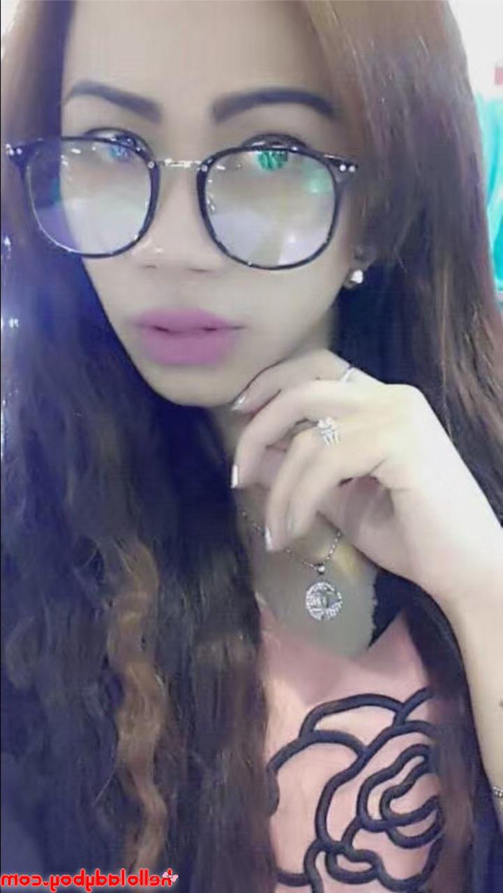 20P Pretty Asian ladyboy Sweetie poses in her hot outfits in her solo compilation