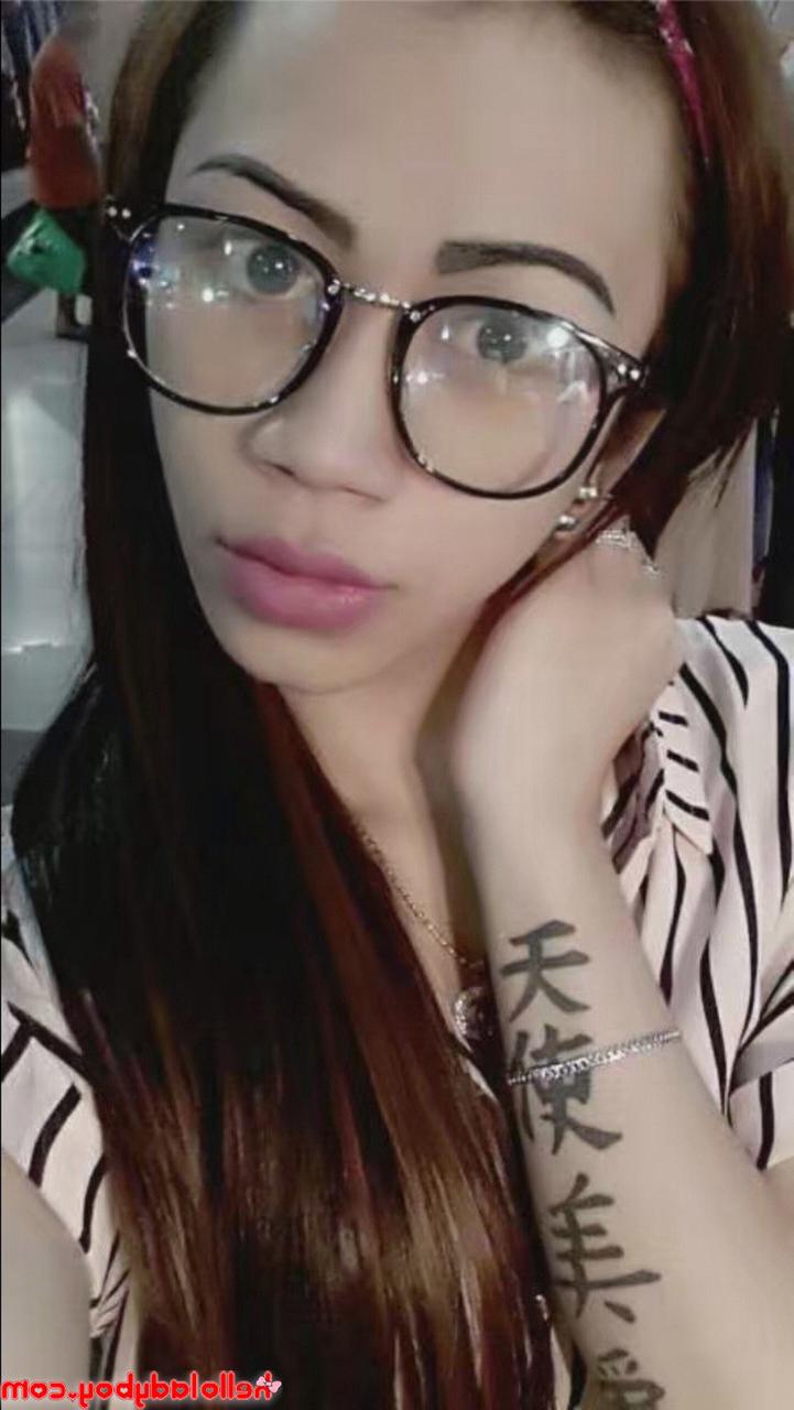 20P Pretty Asian ladyboy Sweetie poses in her hot outfits in her solo compilation