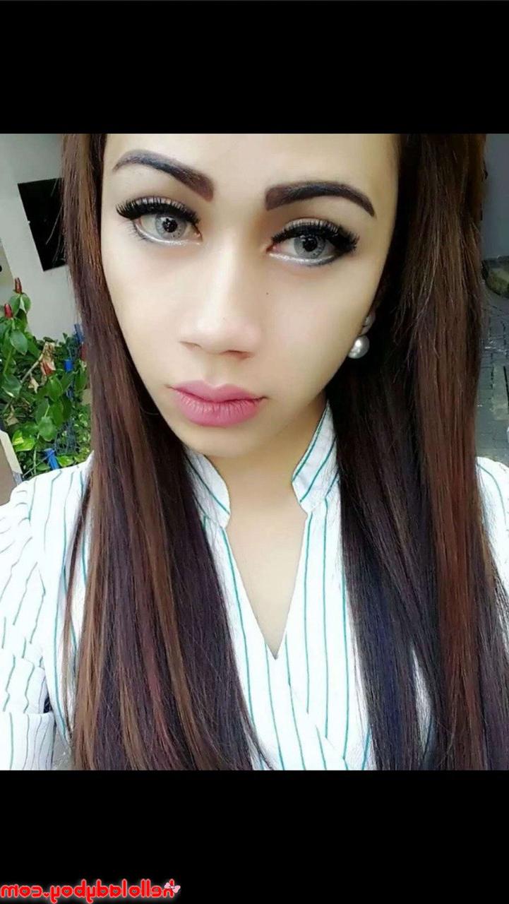 20P Pretty Asian ladyboy Sweetie poses in her hot outfits in her solo compilation