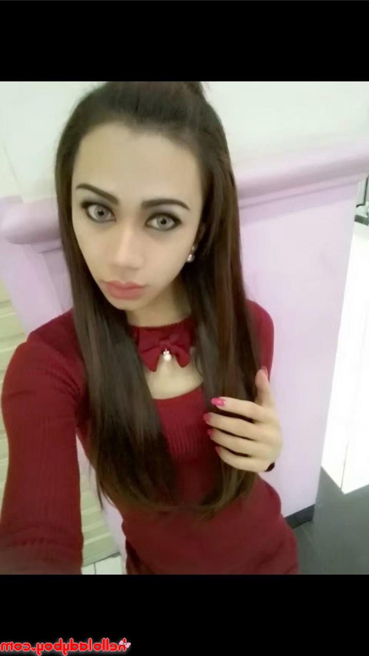 20P Pretty Asian ladyboy Sweetie poses in her hot outfits in her solo compilation