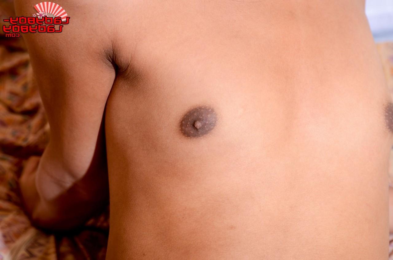 16P Asiática TGirl Antonia