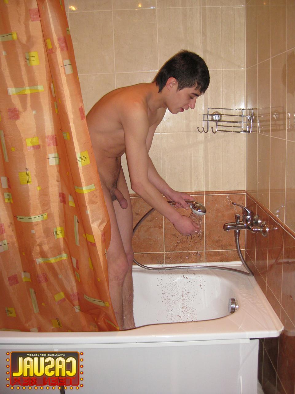 20P Innocent Russian girlfriend Irina Bruni gets screwed in the bathroom