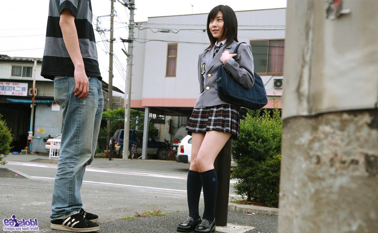 16P A estudante japonesa Rin Hayakawa expõe seus peitos e arbustos também