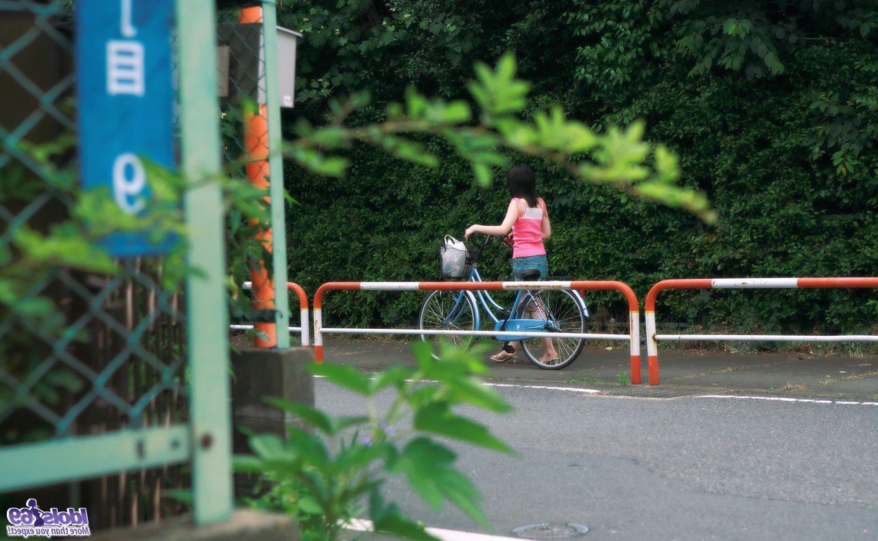 16P A estudante japonesa Rin Hayakawa expõe seus peitos e arbustos também