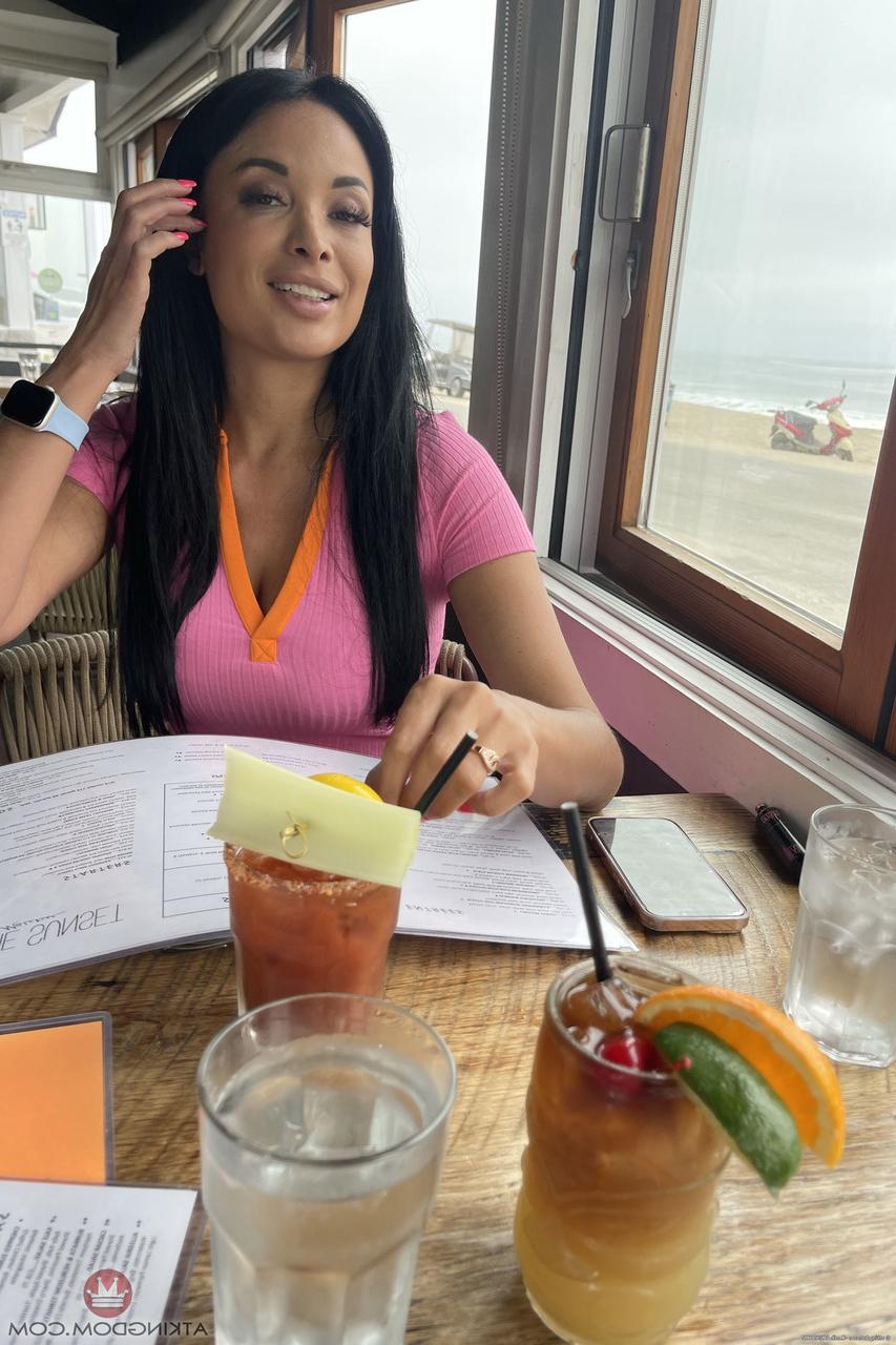 20P ATK Galleria Anissa Kate